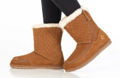 FINAL SALE - Chestnut BILLY Cozy Quilt Lux Boots -Shoes Promotion Store BK21326 250 studio standing 1 940x614 a99303dc e2aa 4d33 af86 6116887d2e5b