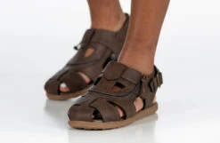FINAL SALE - Brown BILLY Sandals -Shoes Promotion Store BK22134 200 studio standing 2 940x614 2174c477 16e3 44c0 9096 b91ac37e36cd