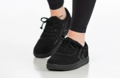 Black To The Floor BILLY CS Sneaker Low Tops 23 Black To The Floor BILLY CS Sneaker Low Tops -Shoes Promotion Store BK22343 001 studio standing 2 940x614 d360bf7e 3203 45e3 a652 d043b21da531