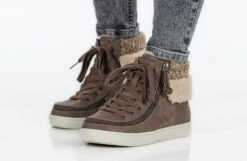 Women's Tobacco BILLY Cuffs -Shoes Promotion Store BW22341 220 studio standing 2 940x614 1c5e6c4c dc86 4c2c b5f0 04ae2fc739c3