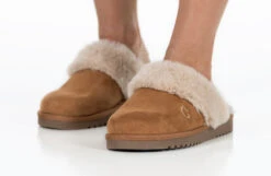 Women's Chestnut BILLY Cozy Sling Scuff 21 Women's Chestnut BILLY Cozy Sling Scuff -Shoes Promotion Store BW22447 250 studio standing 2 940x614 780d29d0 2fca 4975 8e0d f32e06b71c15